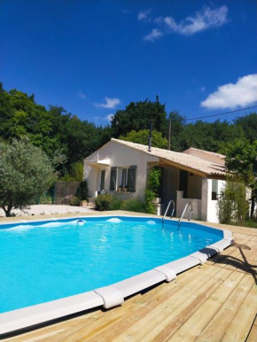 Villa de 2 chambres avec piscine privee jardin clos et wifi a Peypin d'Aigues